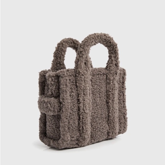 MARC JACOBS
Mini Traveler Faux-Fur Tote Crossbody Bag - Picture 2 of 13